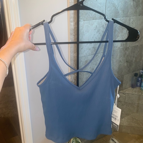 Vuori Tops - VUORI ribbed crop tank top size small NWT